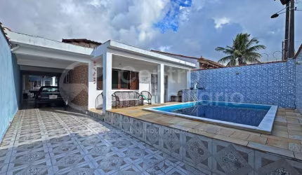 CASA à venda com piscina e 2 quartos em Peruíbe, no bairro Balneario Barra de Jangada