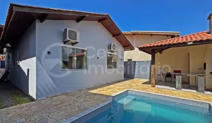 CASA à venda com piscina e 3 quartos em Peruíbe, no bairro Estancia Sao Jose