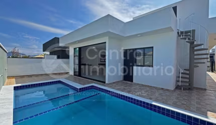 CASA à venda com piscina e 3 quartos em Peruíbe, no bairro Bougainvillee IV