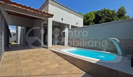 CASA à venda com piscina e 2 quartos em Peruíbe, no bairro Parque Balneario Oasis