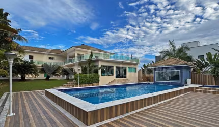 CASA à venda com piscina e 5 quartos em Peruíbe, no bairro Bougainvillee IV