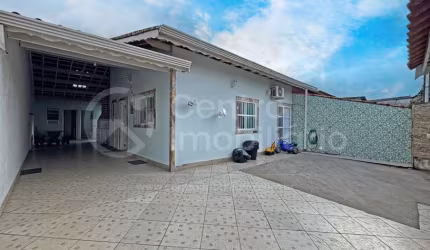 CASA à venda com 2 quartos em Peruíbe, no bairro Jardim Somar
