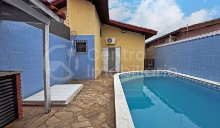 CASA à venda com piscina e 2 quartos em Peruíbe, no bairro Stella Maris