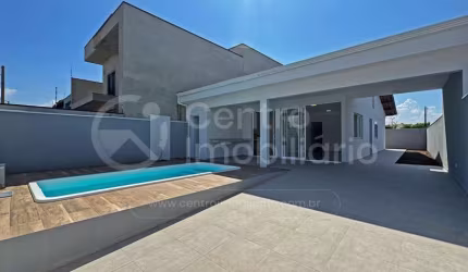 CASA à venda com piscina e 3 quartos em Peruíbe, no bairro Estancia Sao Jose