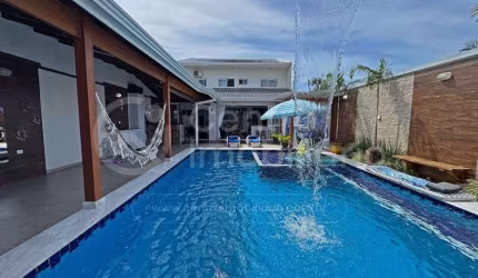 CASA à venda com piscina e 3 quartos em Peruíbe, no bairro Parque Balneario Oasis