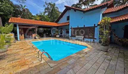 CASA à venda com piscina e 3 quartos em Peruíbe, no bairro Estância São Marcos