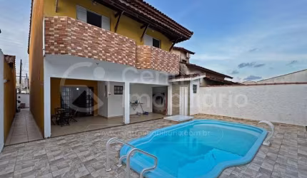 CASA à venda com piscina e 4 quartos em Peruíbe, no bairro Jardim Marcia