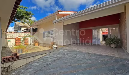 CASA à venda com 4 quartos em Peruíbe, no bairro Balneario Florida