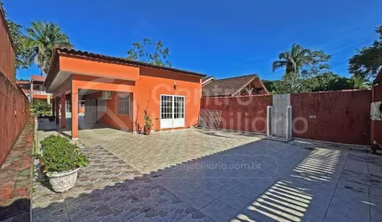 CASA à venda com 4 quartos em Peruíbe, no bairro Quinta do Guarau