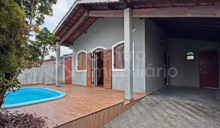 CASA à venda com piscina e 3 quartos em Peruíbe, no bairro Parque Balneario Oasis