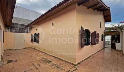 CASA à venda com 3 quartos em Peruíbe, no bairro Parque Balneario Oasis