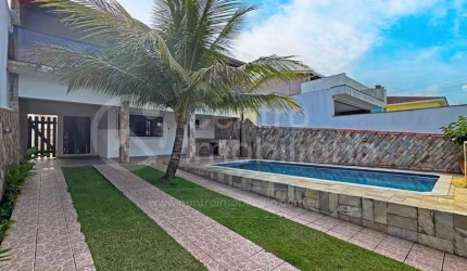 CASA à venda com piscina e 3 quartos em Peruíbe, no bairro Estancia Sao Jose