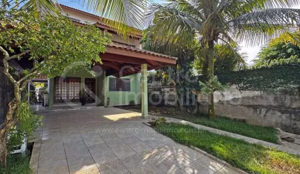 CASA à venda com 3 quartos em Peruíbe, no bairro Centro