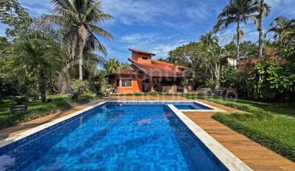 CASA à venda com piscina e 3 quartos em Peruíbe, no bairro Estância São Marcos