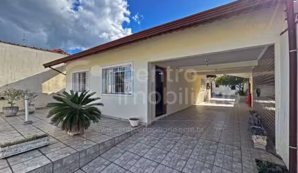 CASA à venda com 2 quartos em Peruíbe, no bairro Stella Maris