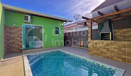 CASA à venda com piscina e 2 quartos em Peruíbe, no bairro Cidade Nova Peruíbe