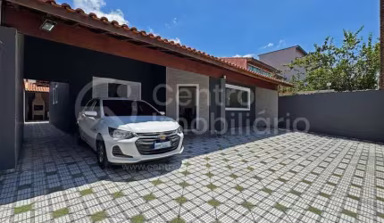 CASA à venda com 3 quartos em Peruíbe, no bairro Balneario Arpoador