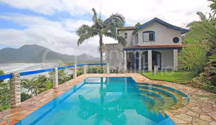 CASA à venda com piscina e 4 quartos em Peruíbe, no bairro Quinta do Guarau