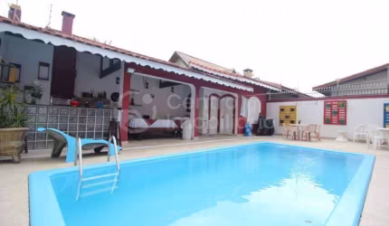 CASA à venda com piscina e 3 quartos em Peruíbe, no bairro Stella Maris