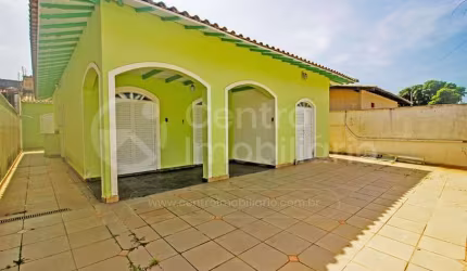 CASA à venda com 3 quartos em Peruíbe, no bairro Jardim Imperador