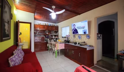 CASA à venda com 3 quartos em Peruíbe, no bairro Belmira Novaes