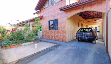 CASA à venda com 3 quartos em Peruíbe, no bairro Jardim Sao Luiz