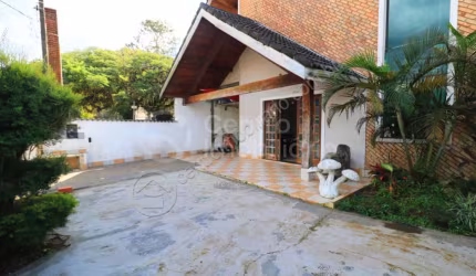 CASA à venda com 4 quartos em Peruíbe, no bairro Centro