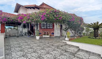 CASA à venda com piscina e 3 quartos em Peruíbe, no bairro Cidade Nova Peruíbe