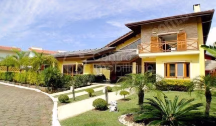 CASA à venda com piscina e 2 quartos em Peruíbe, no bairro Balneario Sambura
