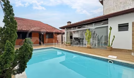 CASA à venda com piscina e 3 quartos em Peruíbe, no bairro Maria H Novaes
