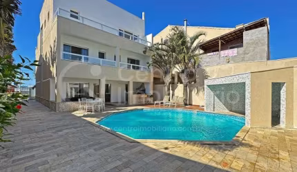 CASA à venda com piscina e 3 quartos em Peruíbe, no bairro Maria H Novaes