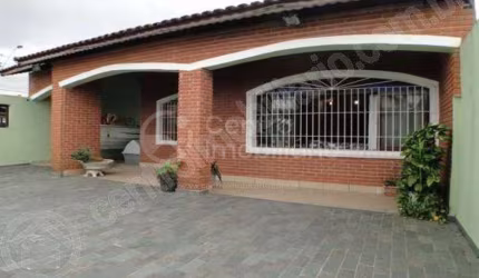 CASA à venda com 4 quartos em Peruíbe, no bairro Jardim Peruibe