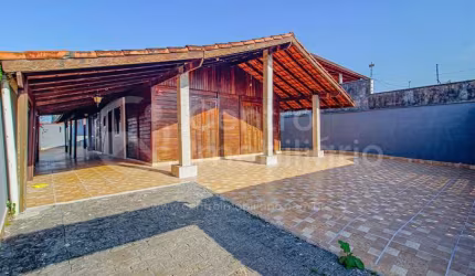 CASA à venda com 3 quartos em Peruíbe, no bairro Balneario Josedy