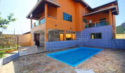 CASA à venda com piscina e 3 quartos em Peruíbe, no bairro Jardim Icaraiba
