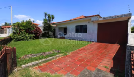 CASA à venda com 2 quartos em Peruíbe, no bairro Balneario Sambura