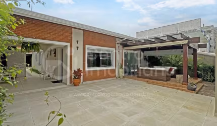 CASA à venda com piscina e 4 quartos em Peruíbe, no bairro Stella Maris