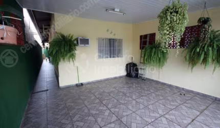 CASA à venda com 2 quartos em Peruíbe, no bairro Jardim Brasil