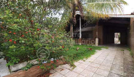 CASA à venda com 3 quartos em Peruíbe, no bairro Centro