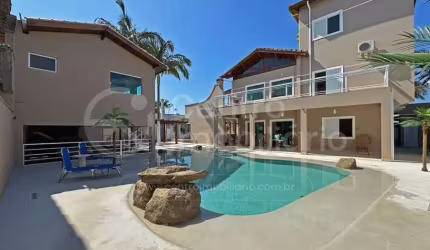 CASA à venda com piscina e 5 quartos em Peruíbe, no bairro Jardim Imperador