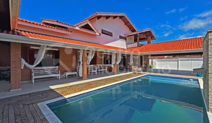 CASA à venda com piscina e 5 quartos em Peruíbe, no bairro Jardim Marcia