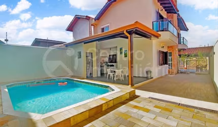 CASA à venda com piscina e 3 quartos em Peruíbe, no bairro Parque Balneario Oasis