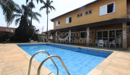 CASA à venda com piscina e 4 quartos em Peruíbe, no bairro Balneario Josedy