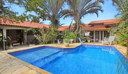 CASA à venda com piscina e 3 quartos em Peruíbe, no bairro Bougainvillee V