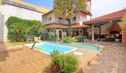 CASA à venda com piscina e 4 quartos em Peruíbe, no bairro Balneario Florida
