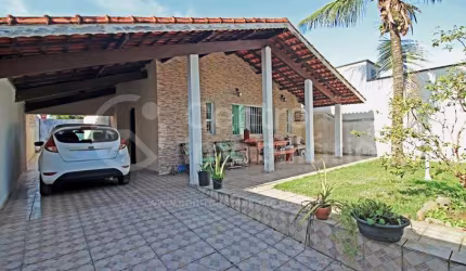 CASA à venda com piscina e 3 quartos em Peruíbe, no bairro Parque Balneario Oasis