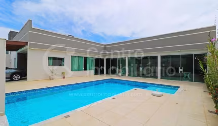 CASA à venda com piscina e 4 quartos em Peruíbe, no bairro Stella Maris