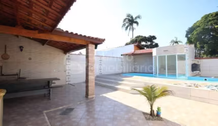CASA à venda com piscina e 3 quartos em Peruíbe, no bairro Maria H Novaes