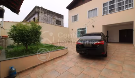 CASA à venda com 4 quartos em Peruíbe, no bairro Belmira Novaes