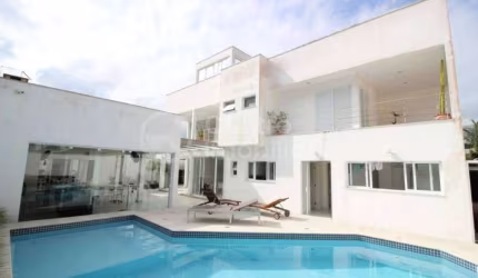 CASA à venda com piscina e 5 quartos em Peruíbe, no bairro Jardim Imperador