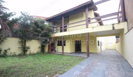 CASA à venda com 2 quartos em Peruíbe, no bairro Maria H Novaes